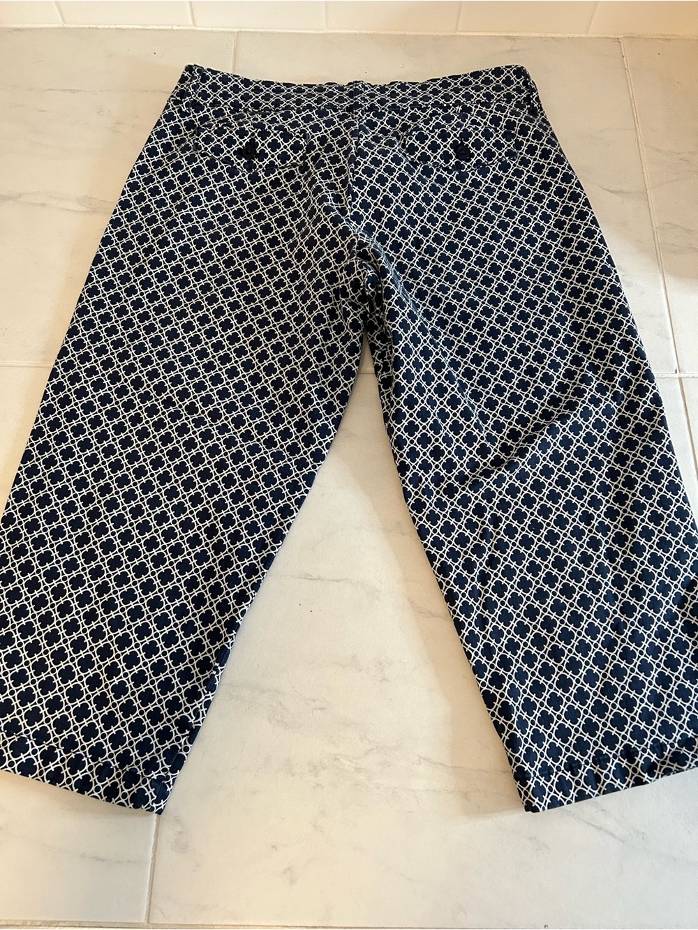Lee Navy and White Geometric Cropped Pants. Natural fit